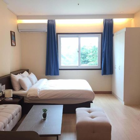 On Hotel Friendship อังเฮเลส ภายนอก รูปภาพ