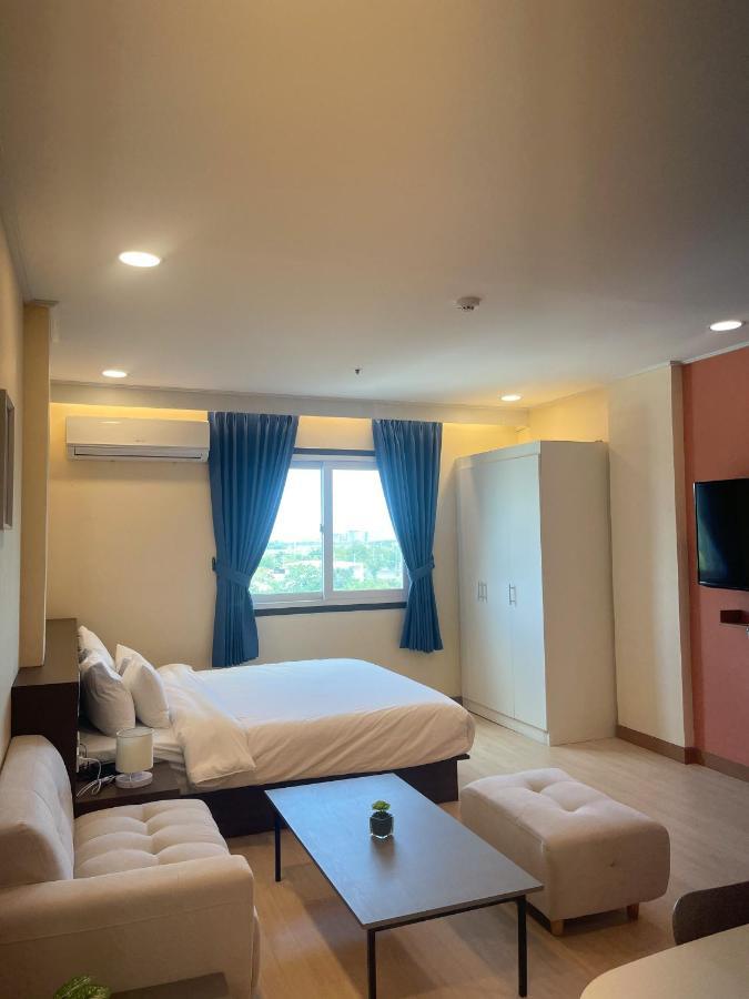 On Hotel Friendship อังเฮเลส ภายนอก รูปภาพ